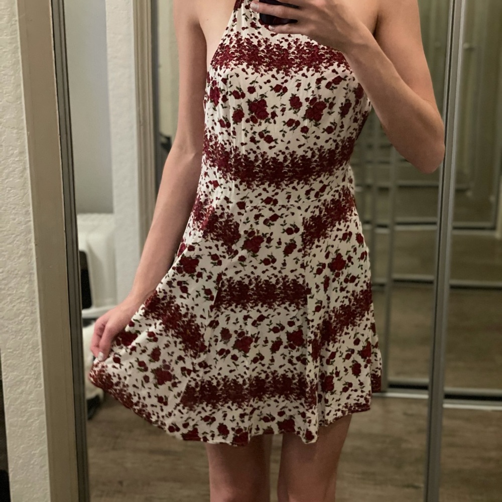 White dress with red roses 🌹🌹